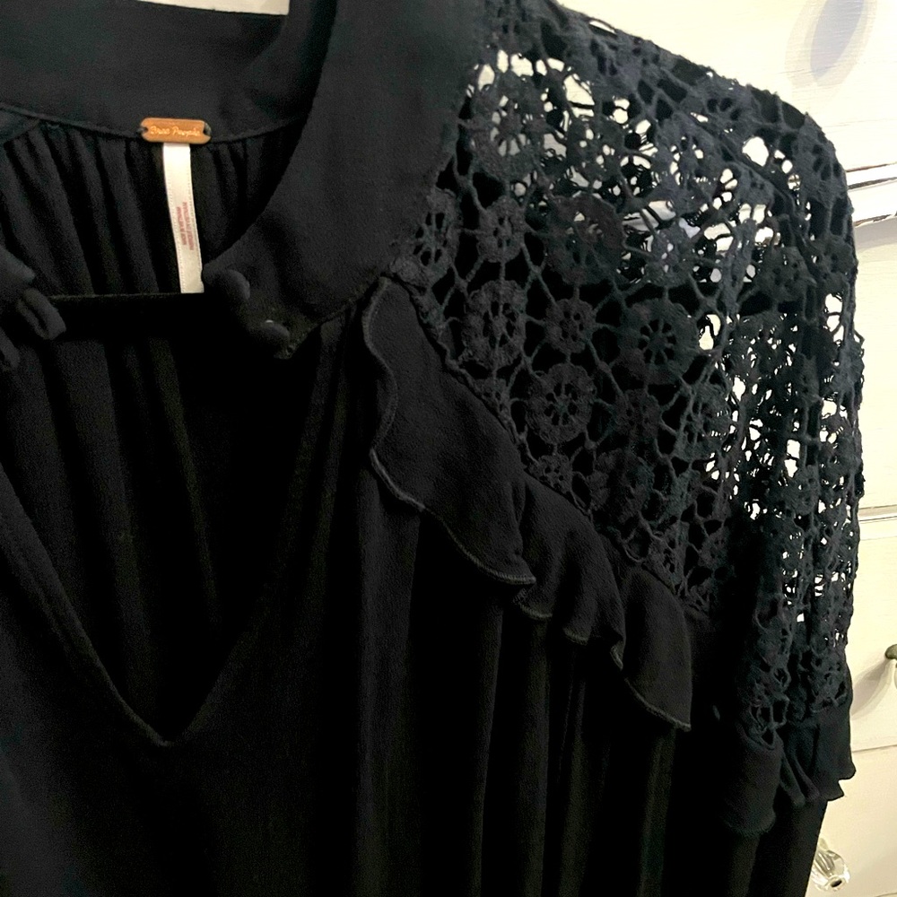 FABULOUS Free People Blouse!🖤